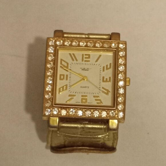 FREE VINTAGE WATCH - Elegant vintage Continental necklace and earrings set - Picture 4 of 5